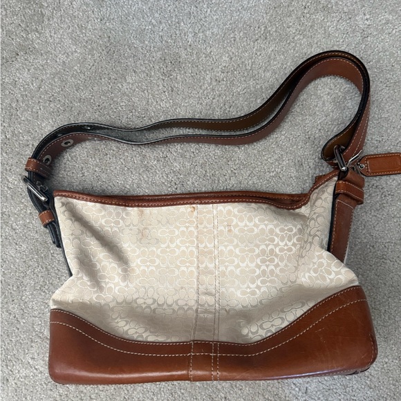 Coach Handbags - Vintage Y2K Coach Soho Hamptons Classic adjustable shoulder bag